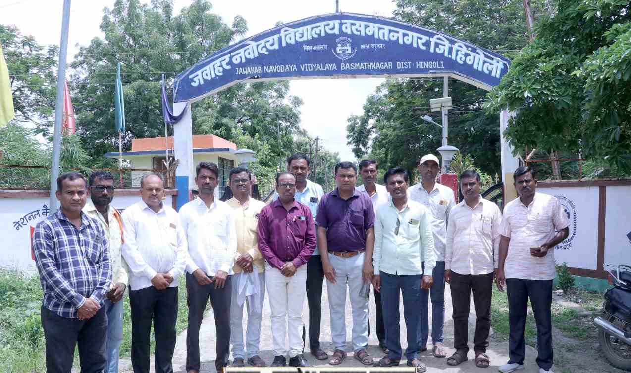 सोयी सुविधांकडे शाळा प्रशासनाचे दुर्लक्ष